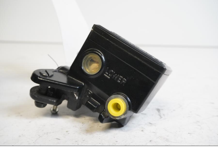 Framsidan på Bromshuvudcylinder från en Yamaha FJR 1300 -2016 motorcykel.