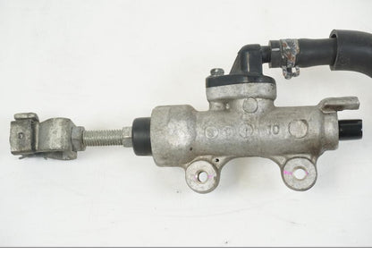 Baksidan på Bromshuvudcylinder från en Honda CBR 125 R -2006 motorcykel.