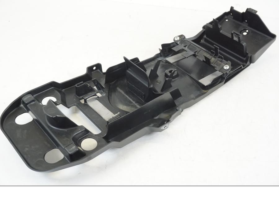 Höger sida på Batterikåpa från en Suzuki GSX-R 750 -2008 motorcykel.