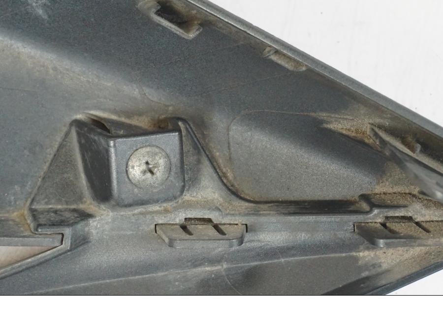 Snett uppifrån på Magkåpa från en Suzuki GSX-S 1000 -2017 motorcykel.