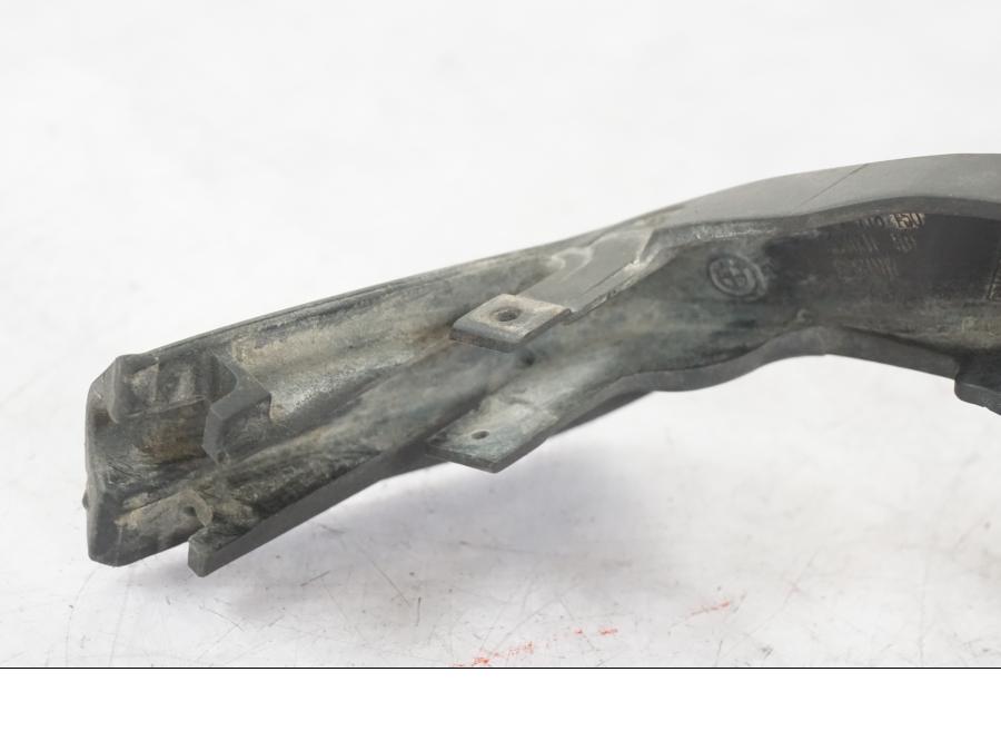 Vänster sida på Tändspole Kåpa från en BMW R 1200 GSA -2012 motorcykel.