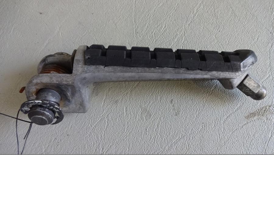 Framsidan på Fotpinne från en Kawasaki ZZR 1100 -1990 motorcykel.