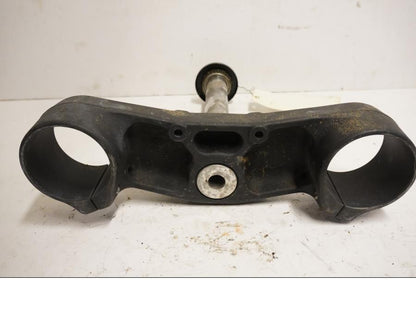 Baksidan på Gaffelkrona från en KTM 990 Super Duke R -2010 motorcykel.