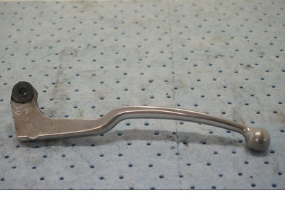 Baksidan på Kopplingsgrepp från en Yamaha YZF 1000 R1 -2003 motorcykel.