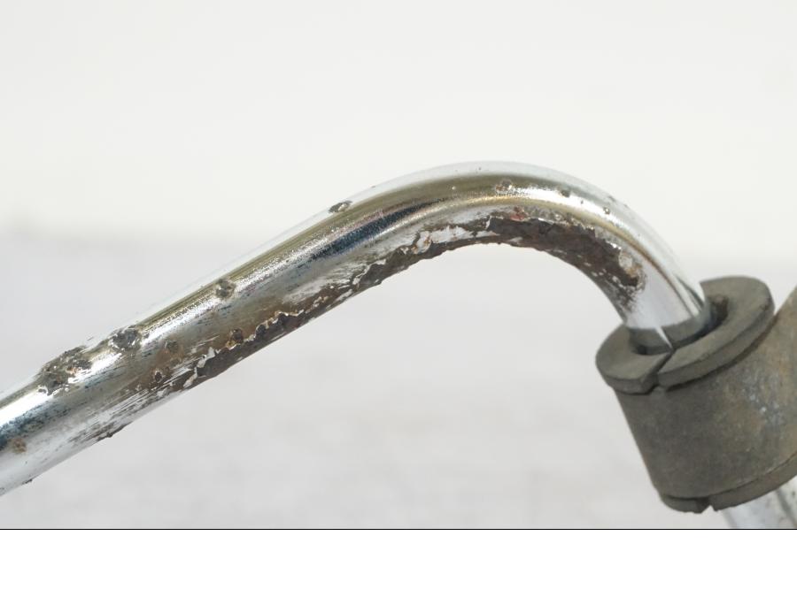 Snett uppifrån på Oljekylrör från en Honda CBR 1100 XX -1999 motorcykel.