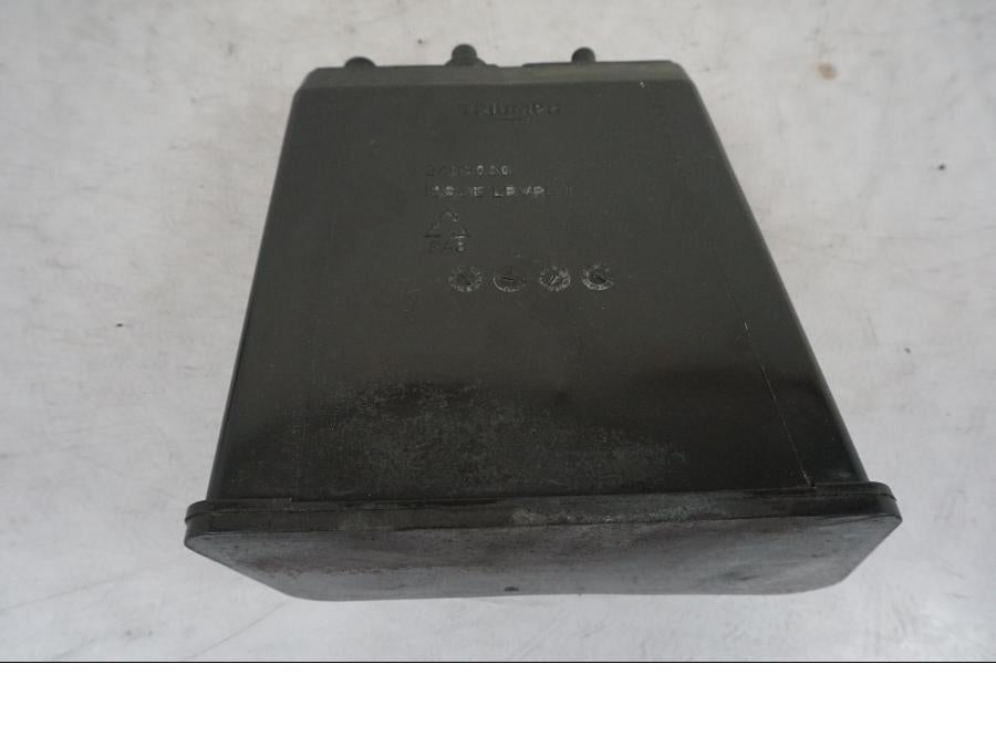 Framsidan på Fuel Evap System från en Triumph Bonneville T120 -2021 motorcykel.