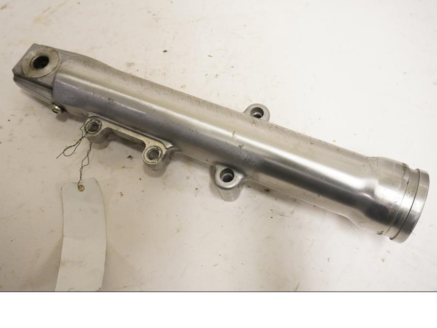 Framsidan på Gaffelben från en H-D Dyna Wide Glide FXDWG -2010 motorcykel.