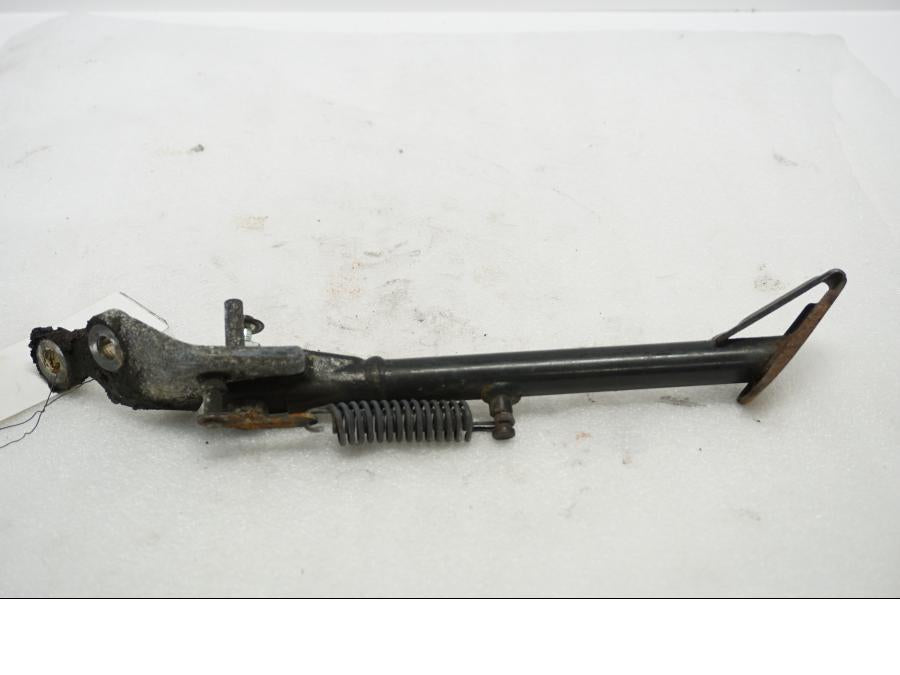 Baksidan på Sidostöd från en Ducati Monster 696 -2010 motorcykel.