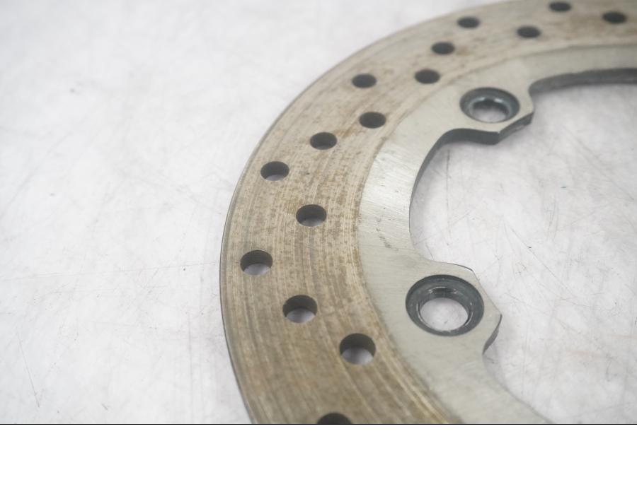 Baksidan på Bromsskiva från en Yamaha YZF 1000 R1 -2010 motorcykel.