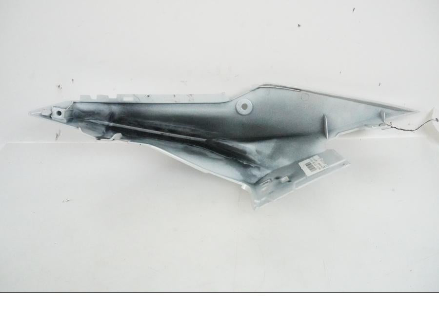 Snett uppifrån på Bakvinge från en BMW S 1000 R -2017 motorcykel.