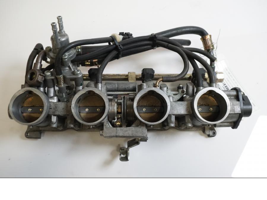 Framsidan på Spjällhus från en Honda CBR 900 RR -2000 motorcykel.