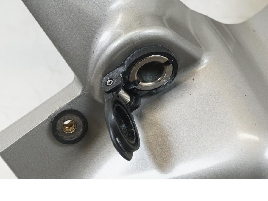 Höger sida på Magkåpa från en BMW K 1200 LT -2004 motorcykel.