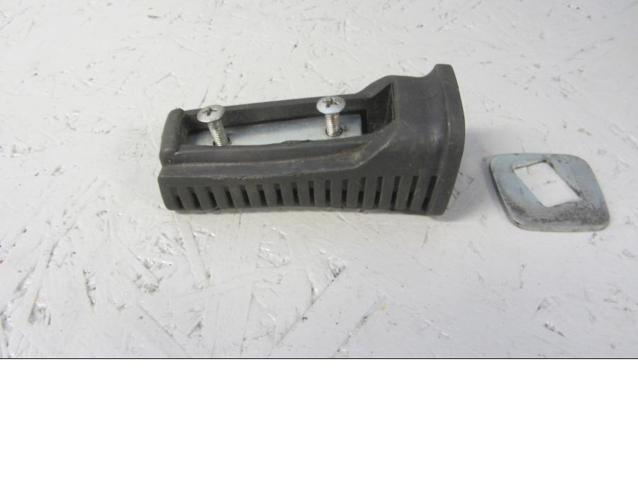 Höger sida på Fotpinnegummi från en Suzuki VS 800 -2000 motorcykel.