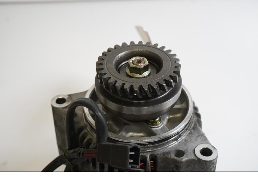 Baksidan på Generator från en Suzuki GSX-R 1100 -1992 motorcykel.