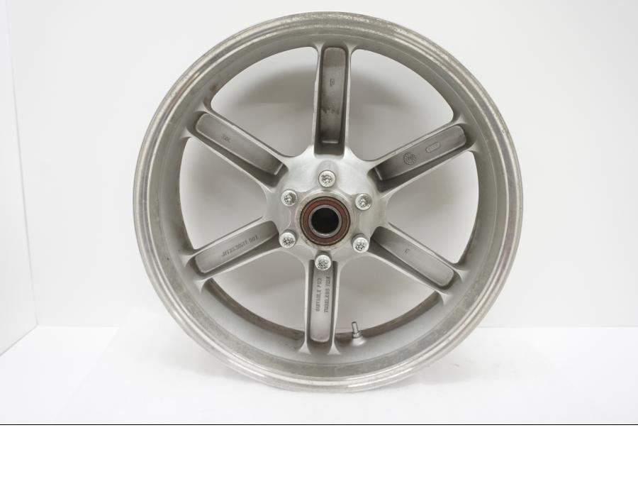 Framsidan på Fälg från en Buell XB9S -2003 motorcykel.