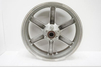 Framsidan på Fälg från en Buell XB9S -2003 motorcykel.