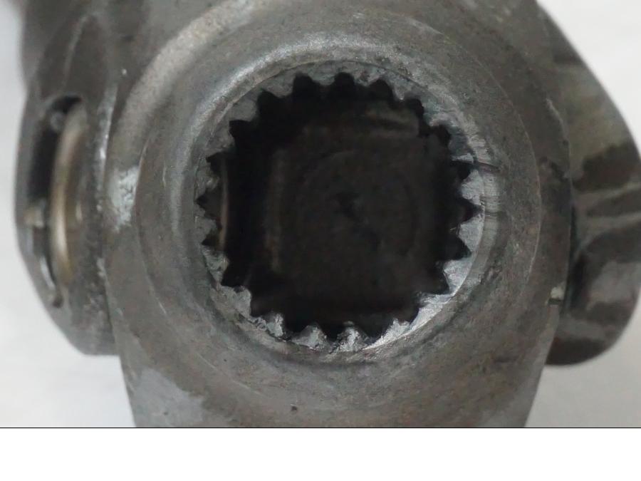 Vänster sida på Kardanaxel från en BMW K 1200 R -2006 motorcykel.