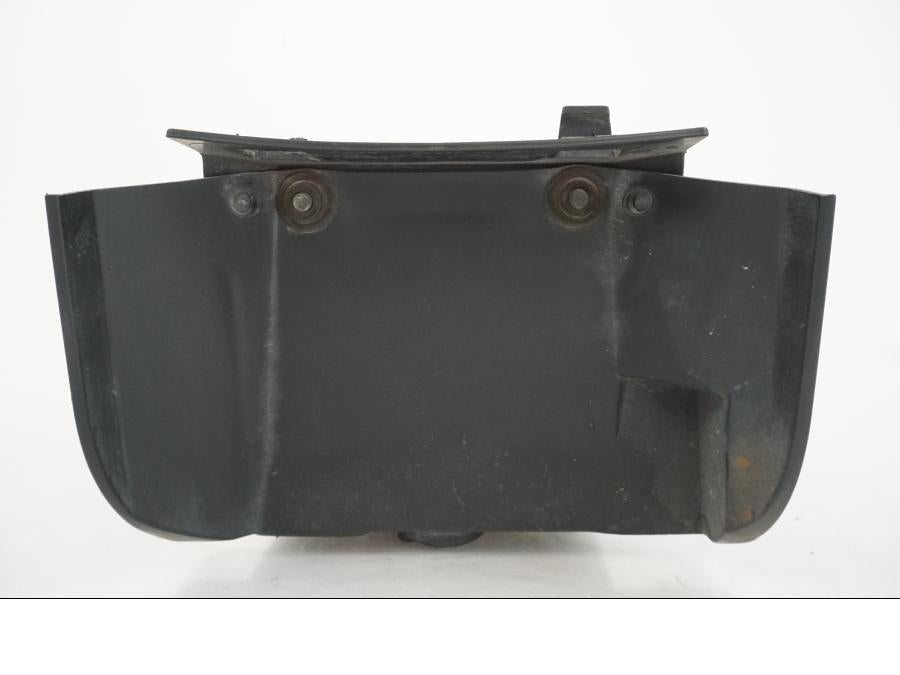 Höger sida på Batterihållare från en Kawasaki VN 1500 Mean Streak -2002 motorcykel.