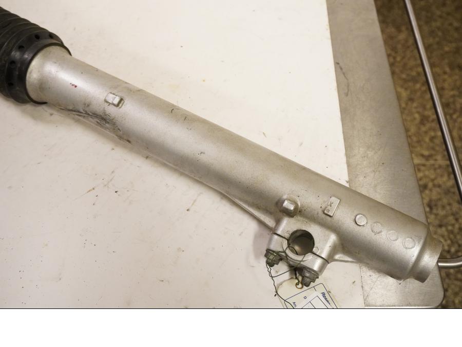 Baksidan på Gaffelben från en Yamaha DT 125 -2002 motorcykel.