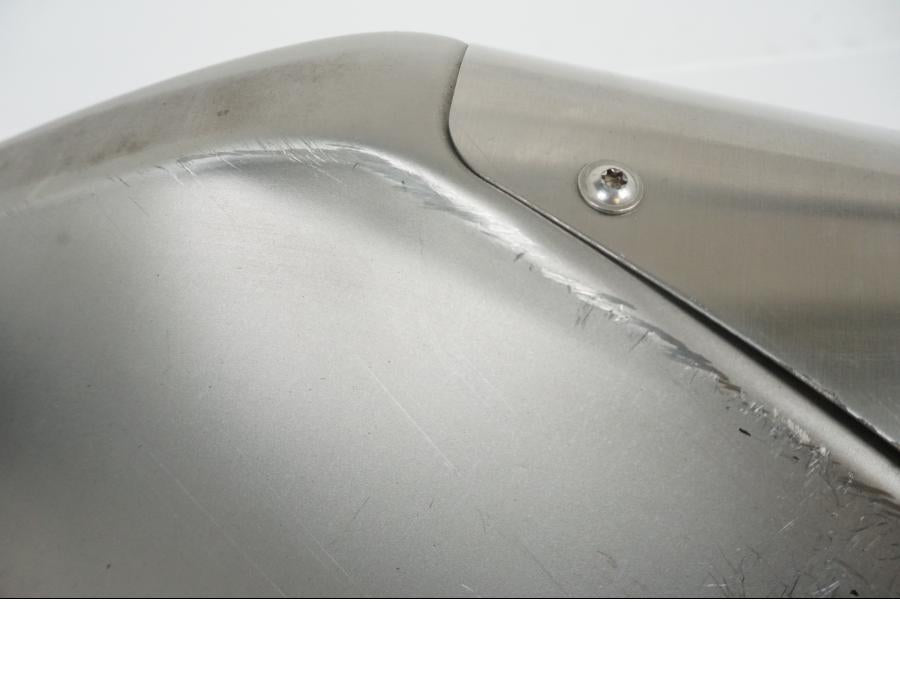 Snett nerifrån på Ljuddämpare från en BMW K 1600 -2015 motorcykel.