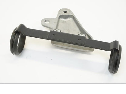 Vänster sida på Strålkastarfäste från en Suzuki GSX 1400 -2003 motorcykel.