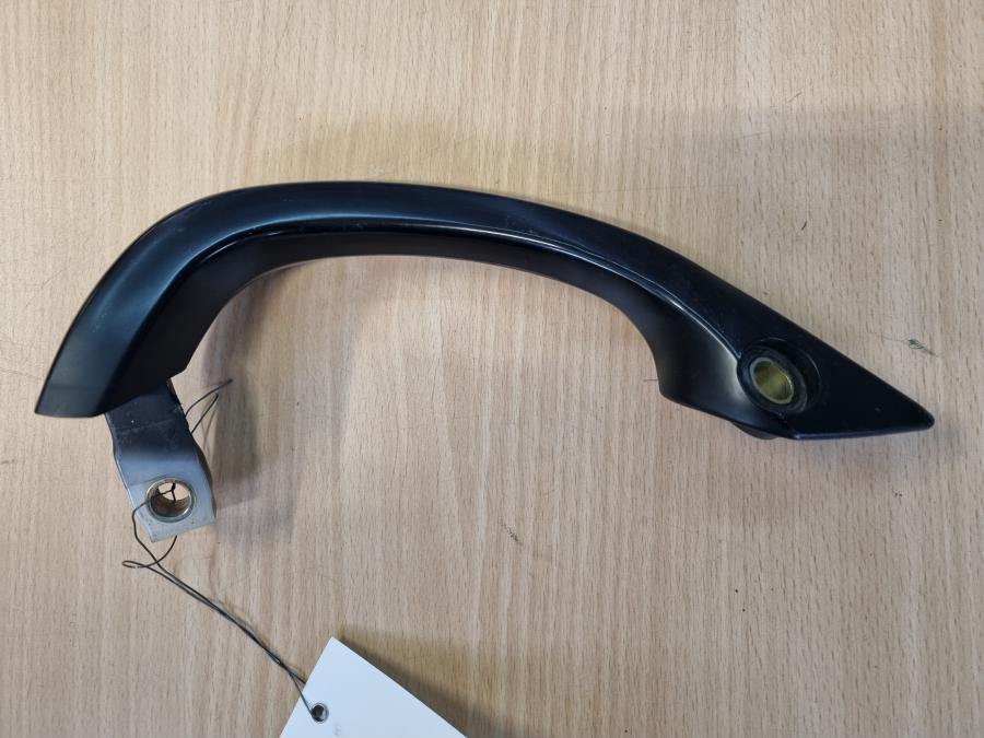 Framsidan på Passagerarhandtag från en Kawasaki ZX-6R -2000 motorcykel.