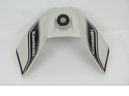 Vänster sida på Bensintankskåpa från en Kawasaki ER-6N -2016 motorcykel.