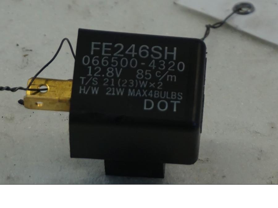 Framsidan på Blinkersrelä från en Suzuki DL 1000 -2016 motorcykel.