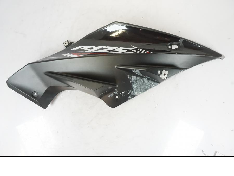 Framsidan på Sidkåpa från en Yamaha YZF-R 125 -2008 motorcykel.