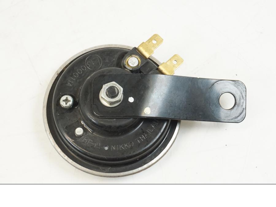 Baksidan på Signalhorn / Tuta från en Honda CB 650 F Hornet -2017 motorcykel.