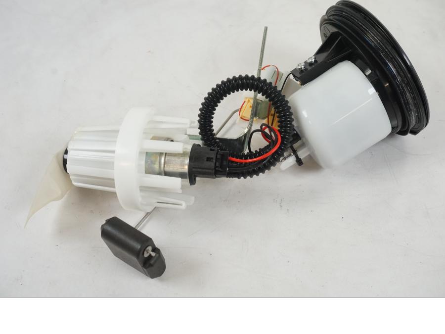 Snett uppifrån på Bensinpump insprut från en BMW R 1250 GS -2021 motorcykel.