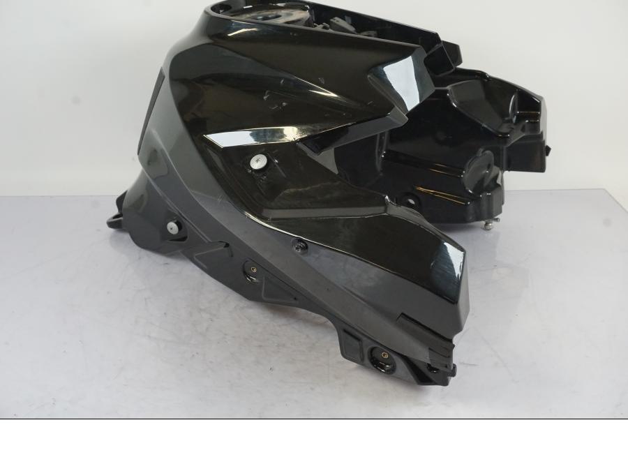 Framsidan på Bensintank från en KTM 1290 Super Duke -2019 motorcykel.