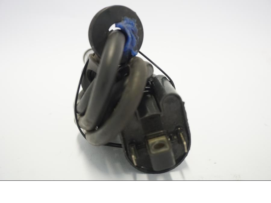 Baksidan på Tändspole från en Suzuki GSX-R 750 -1992 motorcykel.