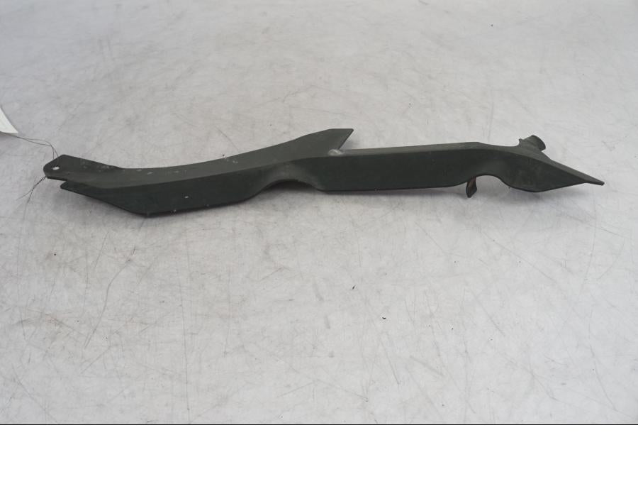 Höger sida på Ramskydd från en KTM 1290 Super Adventure R -2018 motorcykel.