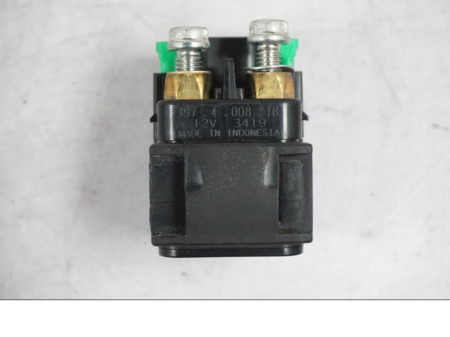 Snett uppifrån på Startrelä från en Ducati Multistrada V4 -2024 motorcykel.