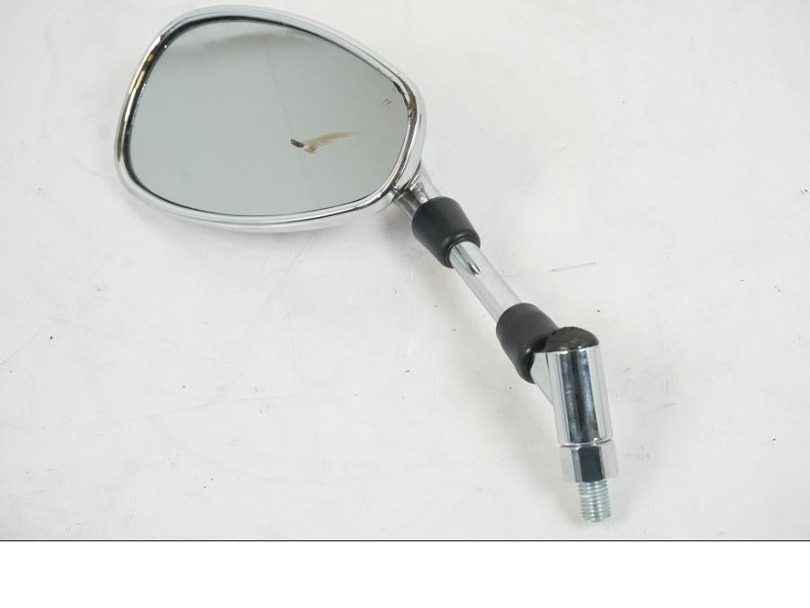 Framsidan på Backspegel från en Suzuki VZR 1800 -2009 motorcykel.