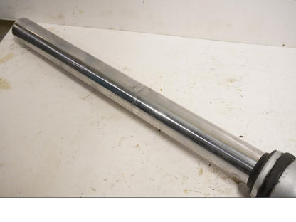 Vänster sida på Gaffelben från en Triumph America -2004 motorcykel.