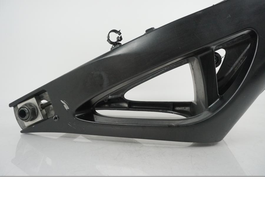 Snett nerifrån på Sving från en Yamaha YZF 1000 R1 -2006 motorcykel.