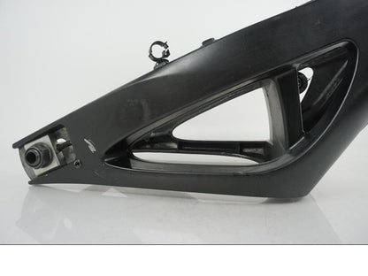 Snett nerifrån på Sving från en Yamaha YZF 1000 R1 -2006 motorcykel.