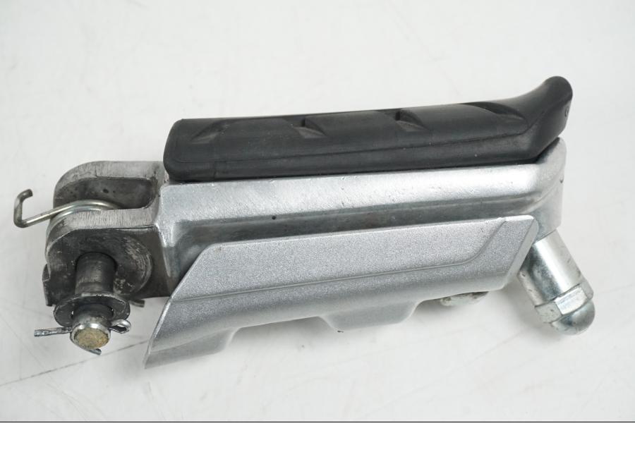 Framsidan på Fotpinne från en Honda CB 650 F Hornet -2017 motorcykel.