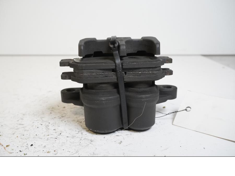 Höger sida på Bromsok från en Yamaha YZF 1000 R1 -2003 motorcykel.