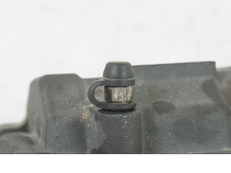 Baksidan på Bromsok från en Honda NT 650 V -2002 motorcykel.