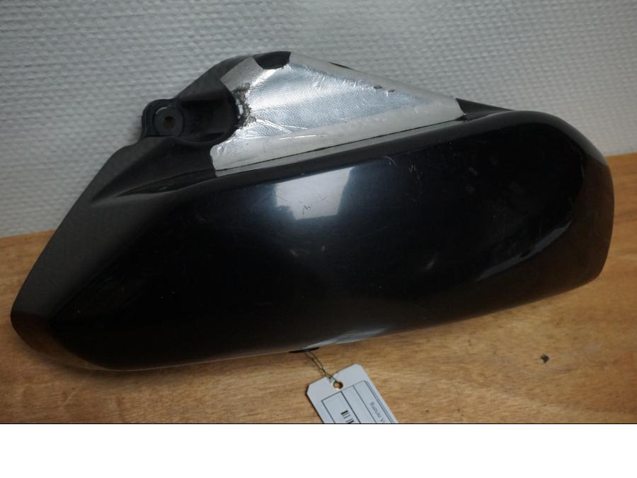 Framsidan på Sidopanel från en Suzuki VL 800 -2003 motorcykel.