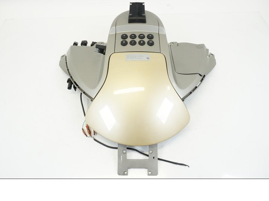 Snett nerifrån på Radio från en BMW K 1200 LT -2004 motorcykel.