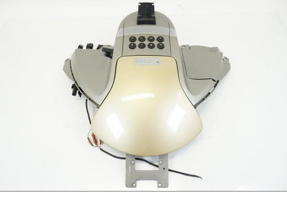 Snett nerifrån på Radio från en BMW K 1200 LT -2004 motorcykel.