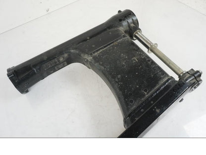 Höger sida på Sving från en Suzuki VZR 1800 -2009 motorcykel.