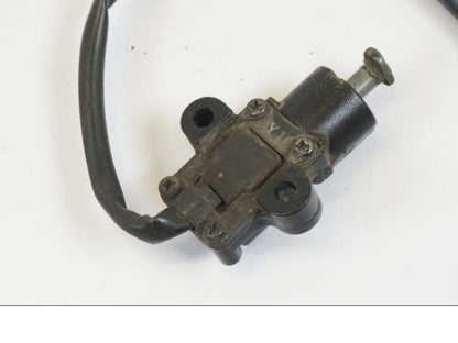 Snett uppifrån på Sidostödsbrytare från en Yamaha MT-07 -2018 motorcykel.