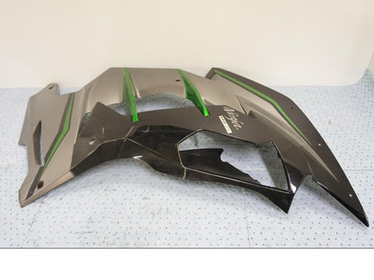Höger sida på Sidkåpa från en Kawasaki Ninja H2 -2019 motorcykel.