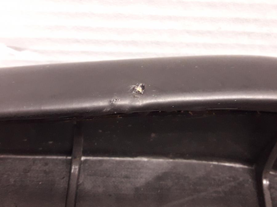 Vänster sida på Sadel från en Ducati 750 SS -2000 motorcykel.