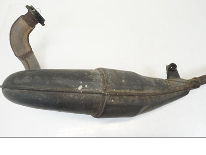 Snett uppifrån på Avgassystem från en Honda NSR 125 -1991 motorcykel.